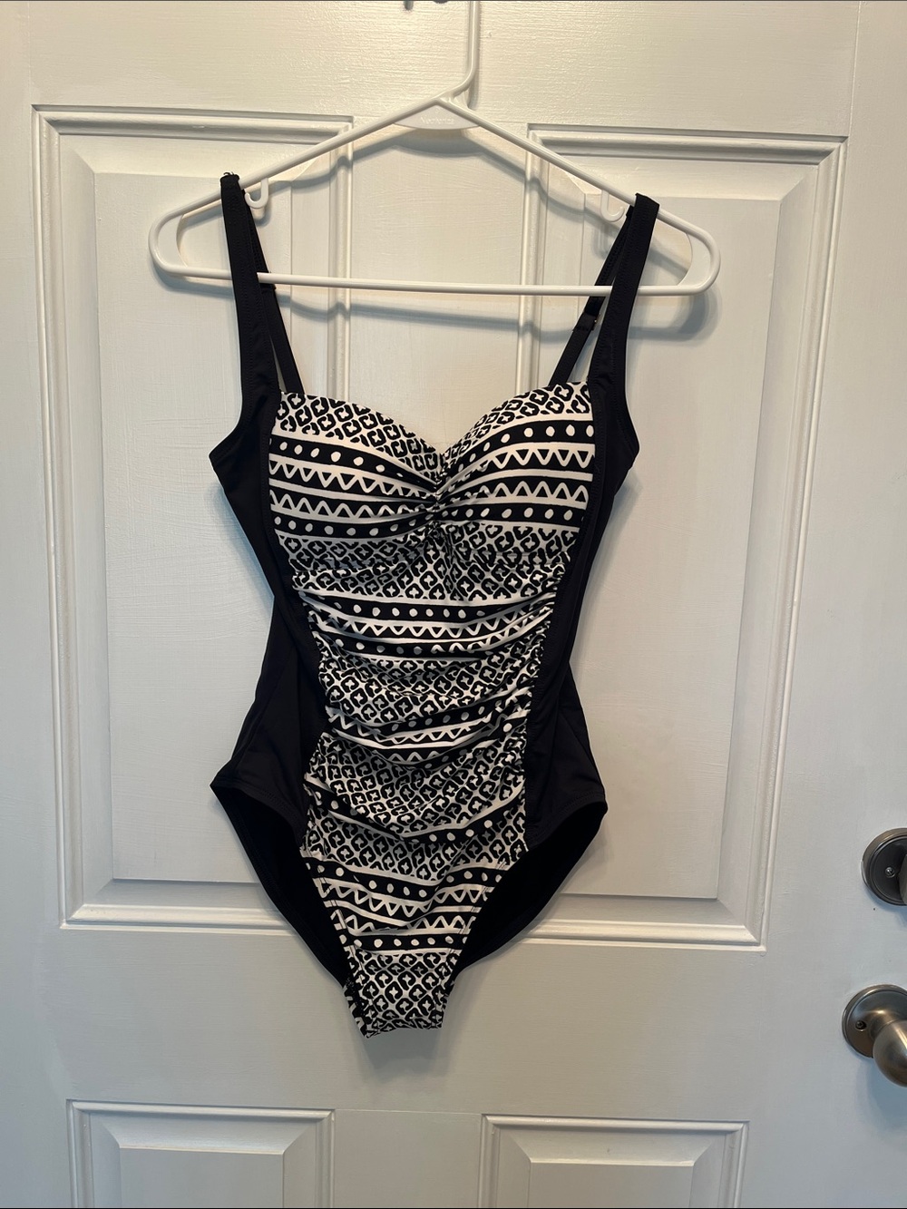 La Blanca women’s Black and White Geometric One-Piece Swimsuit